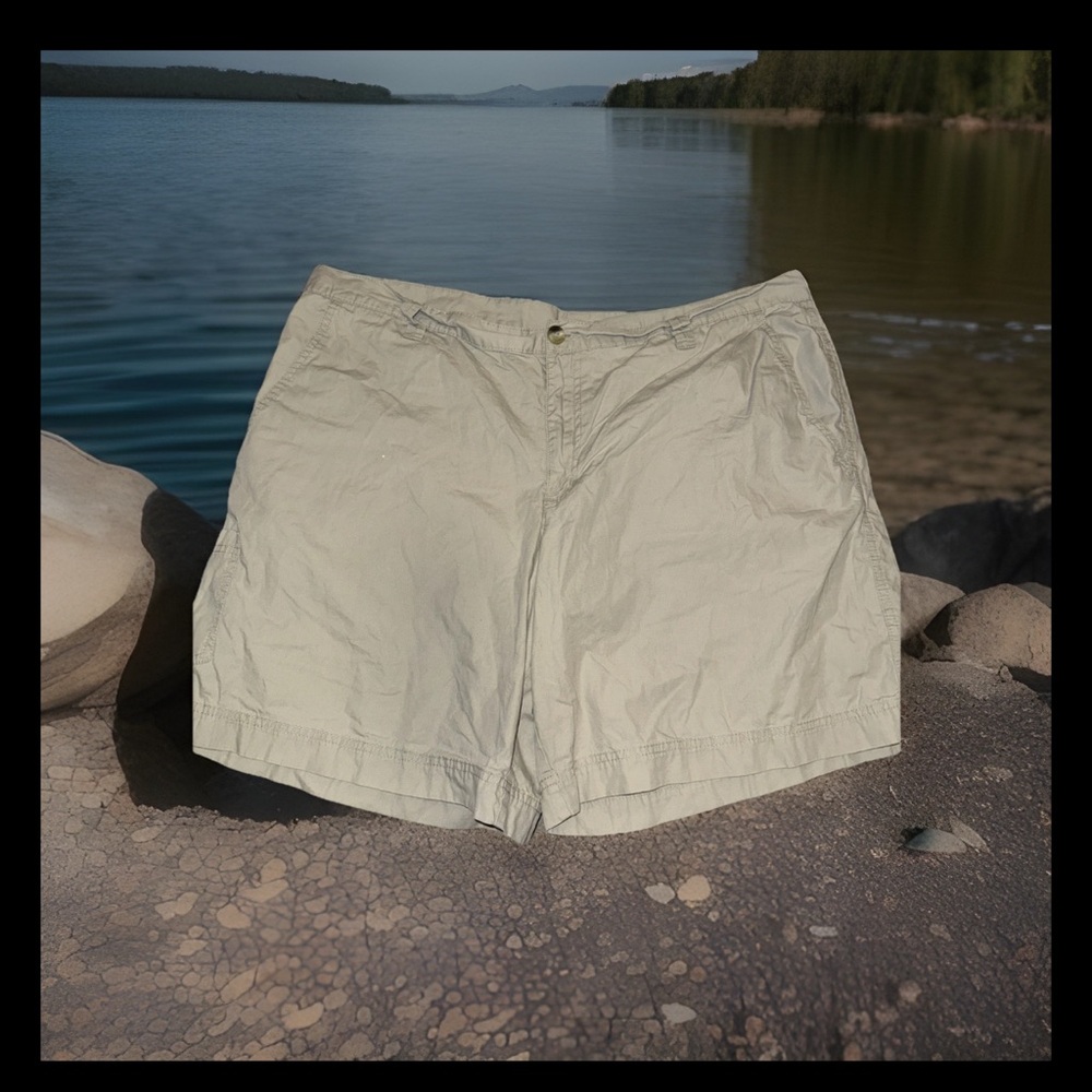 Columbia Tan Bermuda Shorts Lightweight Summer Wear 174
